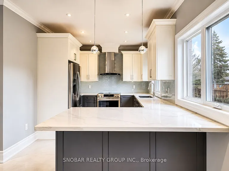 1 Aura Lea Blvd — Photo 3