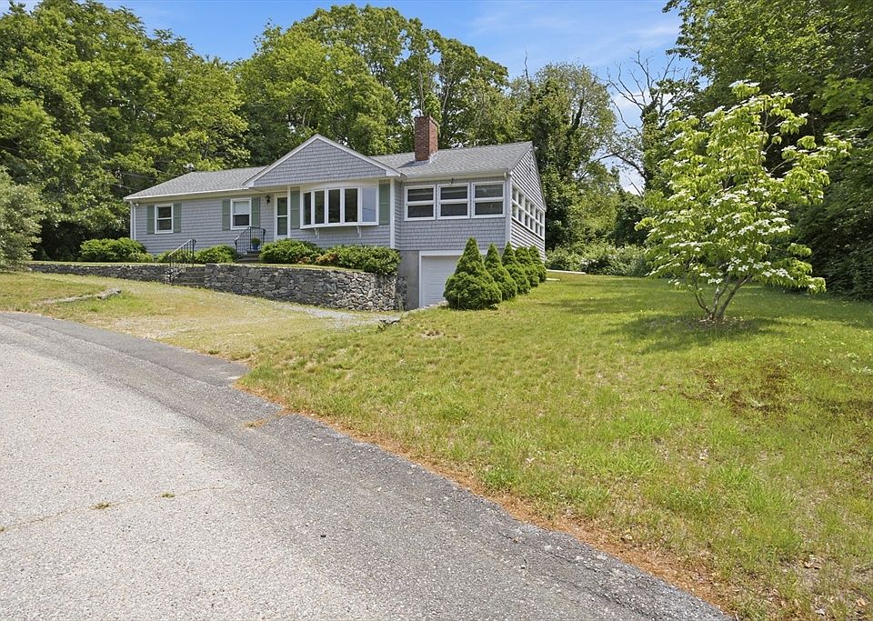 1st image of 31 Clearwater Dr