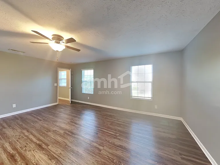 1010 Harmony Ln — Photo 11