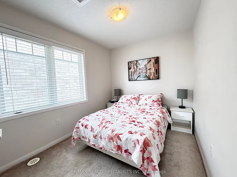 230 Mortimer Cres — Photo 10