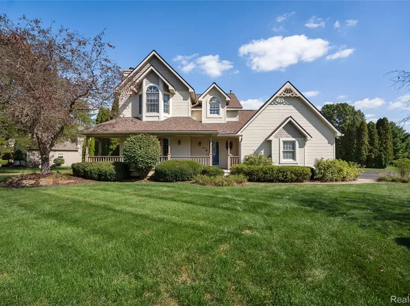 9339 Summercress Dr, Brighton, MI 48116