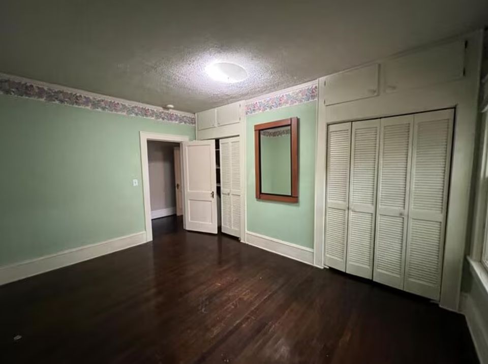 1st image of 908 W 5th Ave