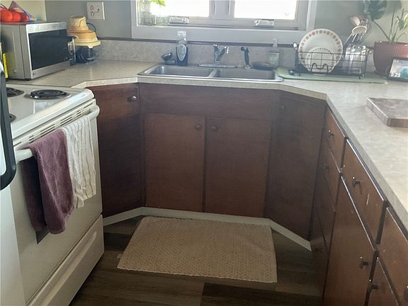 5th image of 702 Kramer St