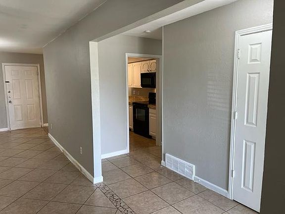 2nd image of 927 Wandering Way Dr