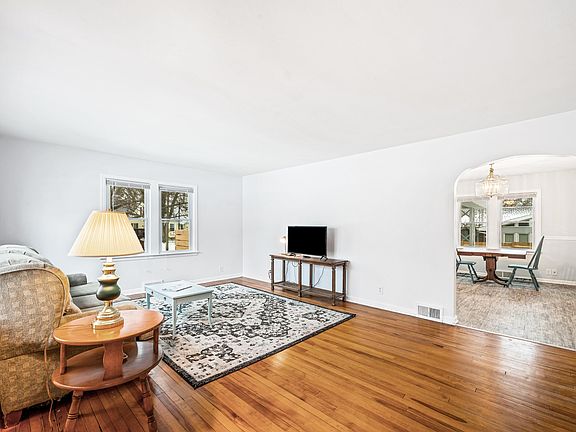 5th image of 2701 Willa Dr