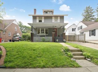 915 W Charles St, Champaign, IL 61821