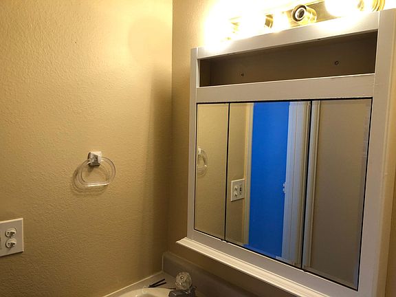 4th image of 207-1180 Yosemite St #207