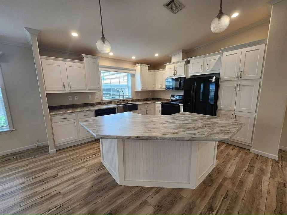 215 Caviller Ct #215