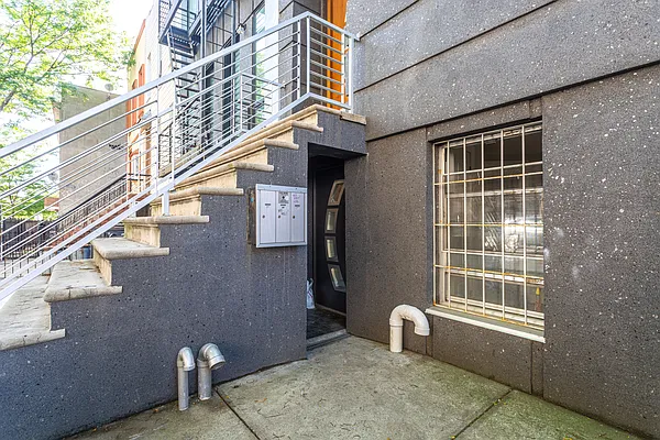 Rented by Pear NYC LLC | media 33