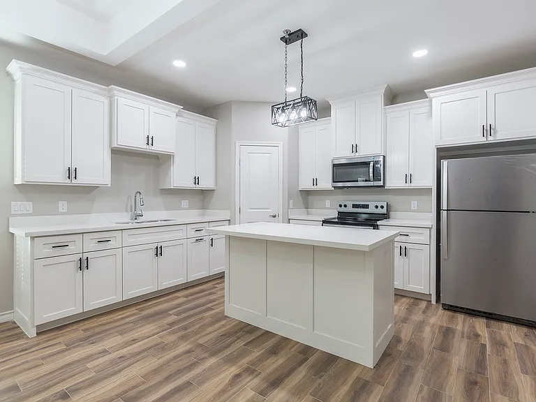 820 E Cedar Ave — Photo 3