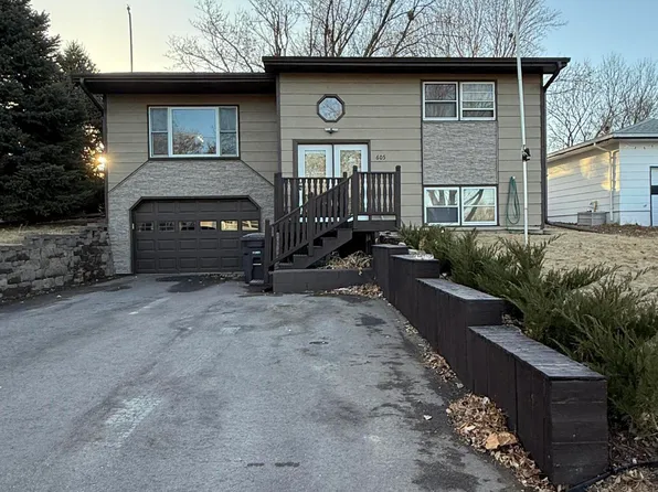 605 N Edgerton St, Mitchell, SD 57301
