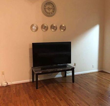 3rd image of 1025 Harbour Dr