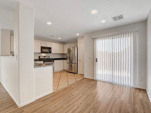 3rd image of 7853 Windhamridge Dr