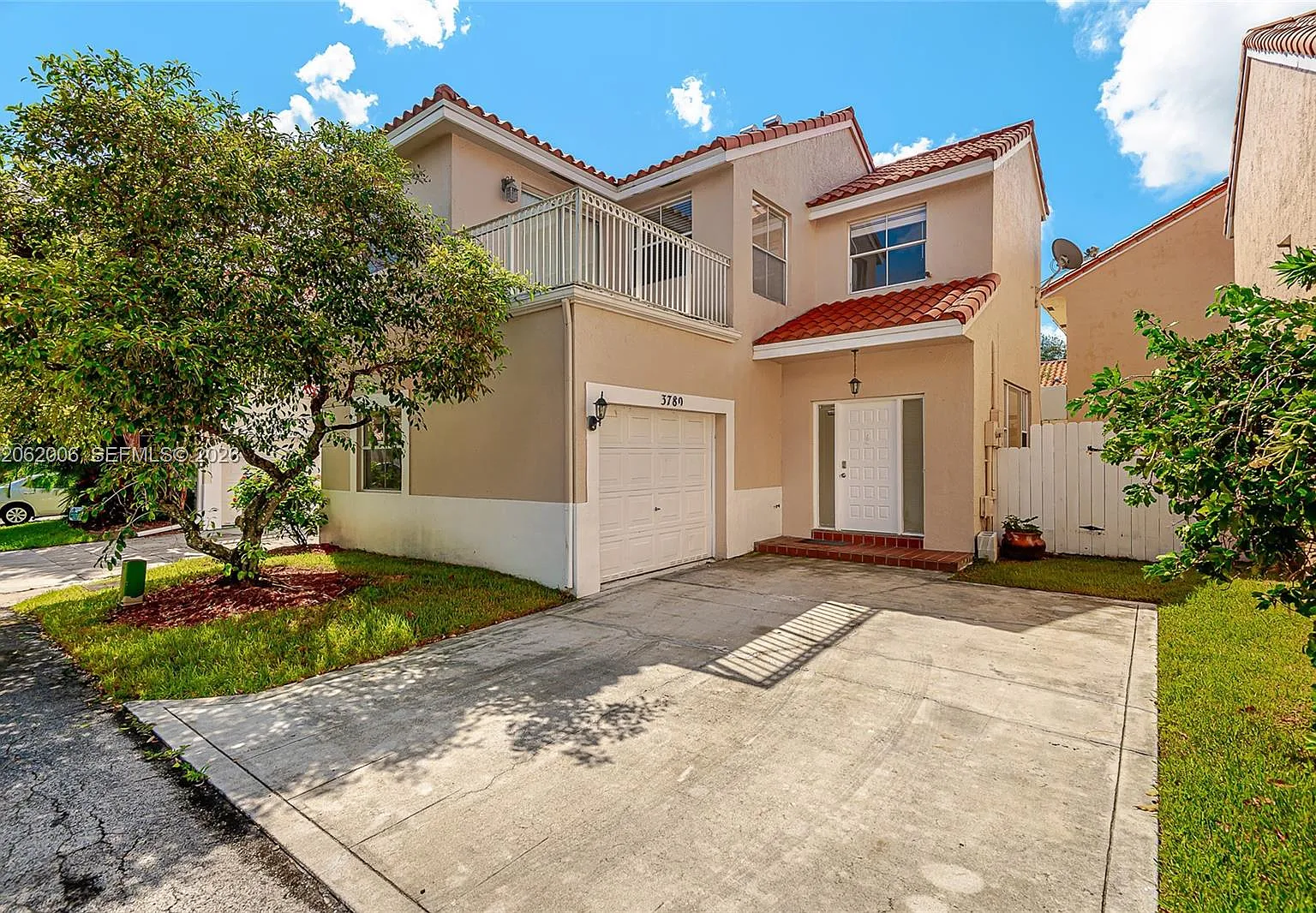 Emerald Pointe — Photo 4