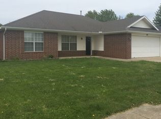 541 N D St, Centerton, AR 72719