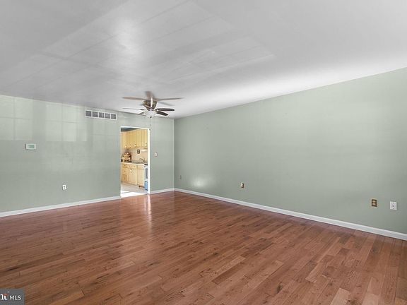 2nd image of 307 Greengate Ct