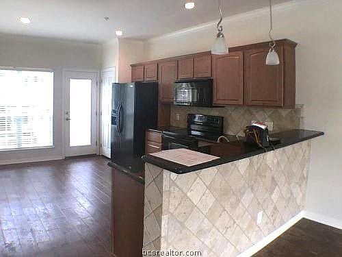 3rd image of 305 Holleman Dr E APT 501