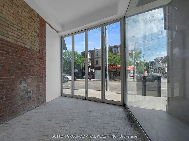 647 College St #101 — Photo 4