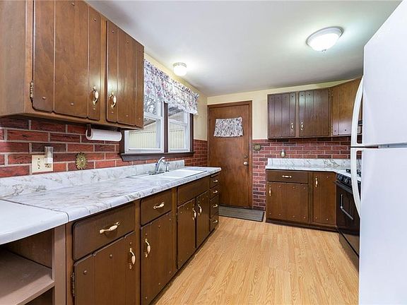 5th image of 117 Pepin St