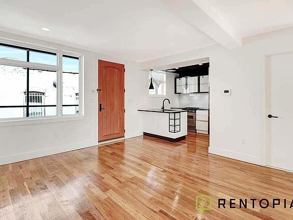 2nd image of 10 Lexington Ave #6Y