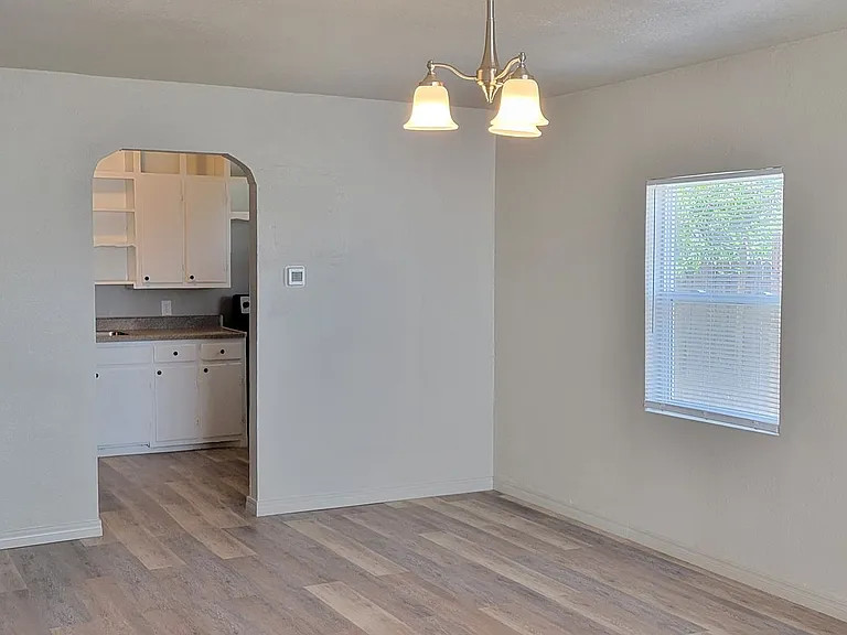 805 S Avenue C — Photo 3