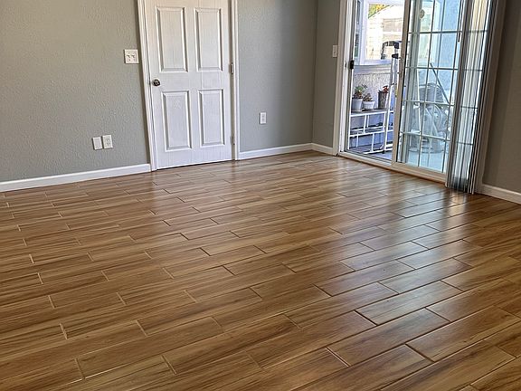 4th image of 255 Edwin Way