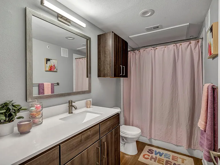 The Quarters Sterling House (Student Housing - Rent by the Bed) — Photo 8