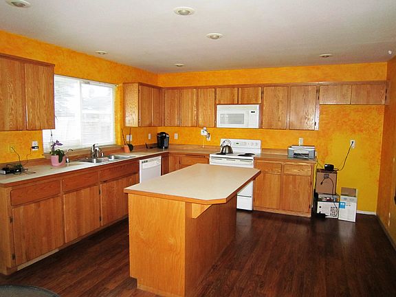 4th image of 8712 197th Street Ct E
