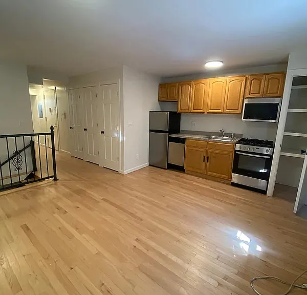 234 E 32nd St #1A — Photo 2