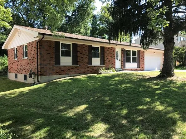 120 Briarcliff Dr, Saint Charles, MO 63301