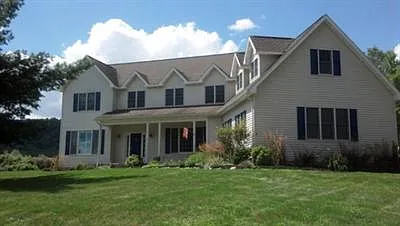 1 Woodland Way photo 1