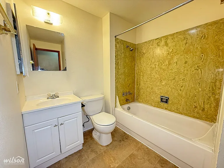 1009 S 41st Ave — Photo 8