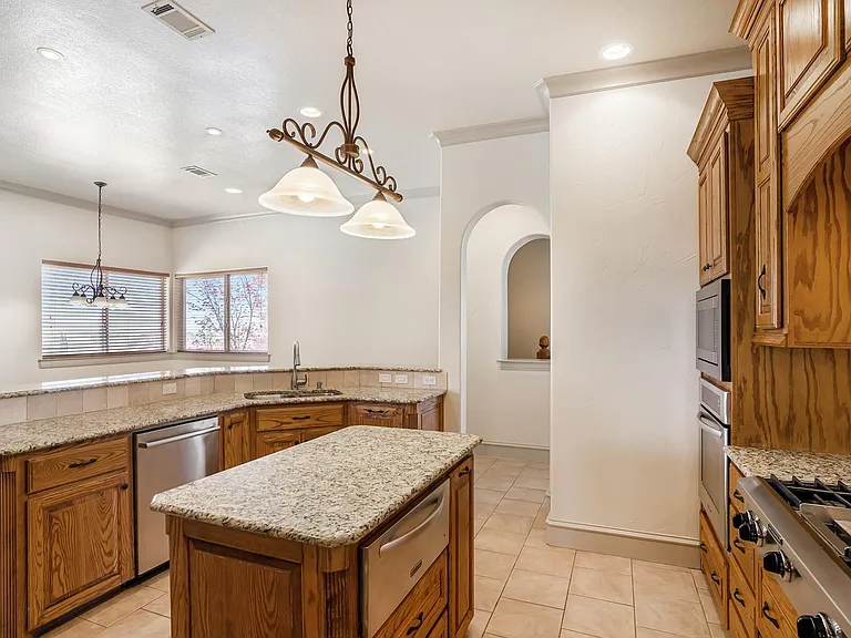 7713 Lakeview Cir — Photo 17