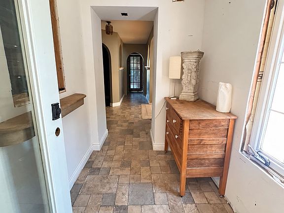4th image of 818 David Manchester Rd