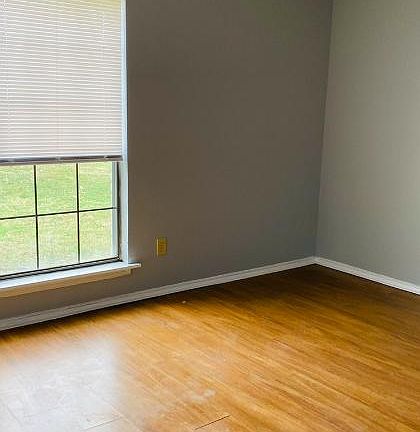 4th image of 512 Tarragon Ln