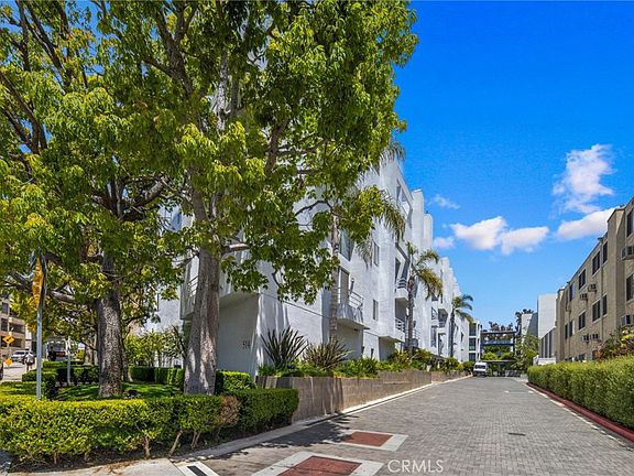 5th image of 520 S Barrington Ave #116