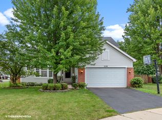 2230 Apple Hill Ct S, Buffalo Grove, IL