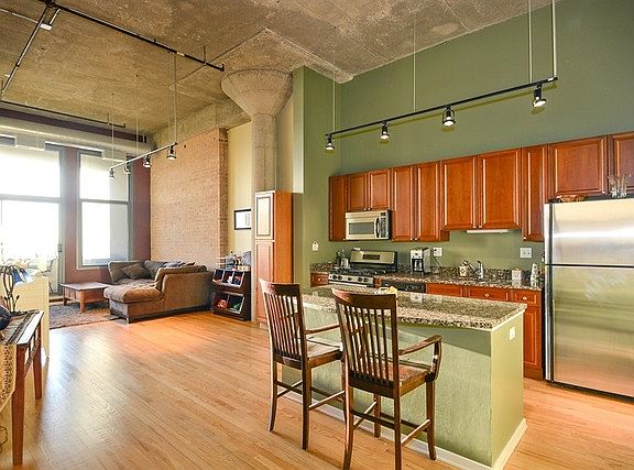 3rd image of 900 N Kingsbury St APT 912