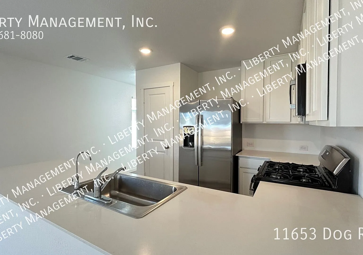 4 Bed, 2 Bath Single Story Home on a Cul-de-sac — Photo 4
