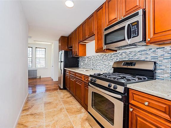 5th image of 2087 Cedar Ave