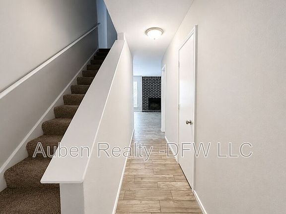 3rd image of 7716 Sable Ln