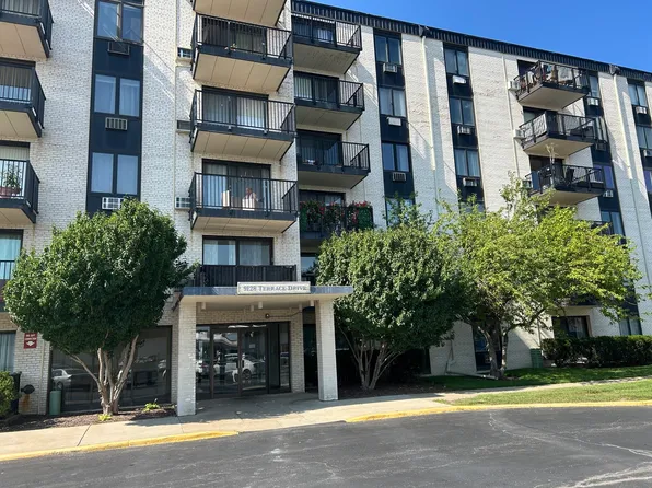 9128 Terrace Dr #1N, Niles, IL 60714