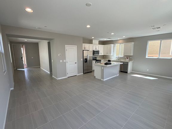 4th image of 10637 Enridge Ave