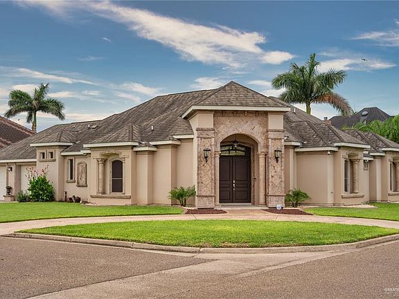2nd image of 706 Amistad Cir