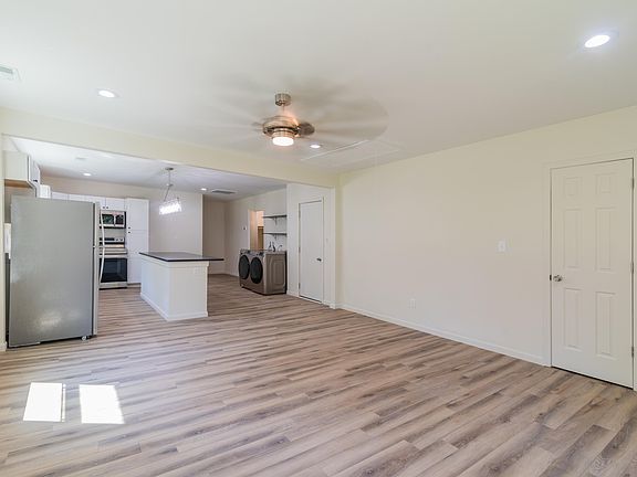 2nd image of 506 E Marion St #10856233