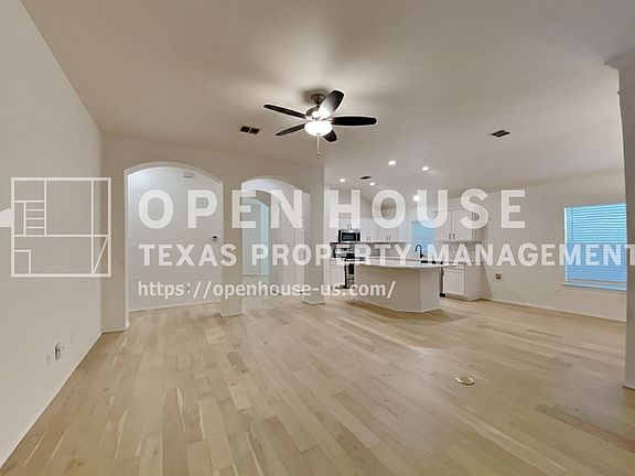 3rd image of 405 Hackberry Dr