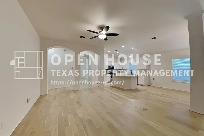 405 Hackberry Dr — Photo 3