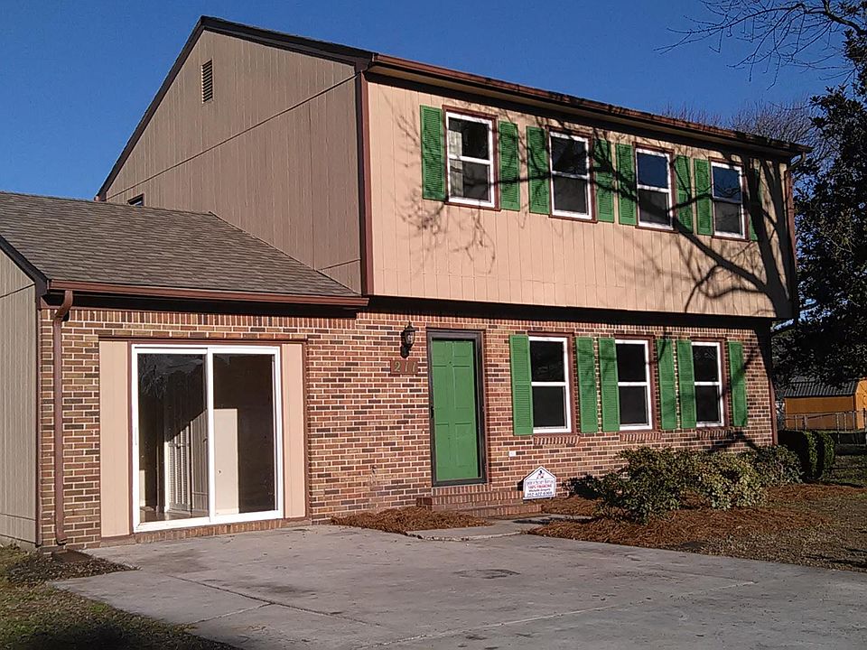 2nd image of 211 Murdock St