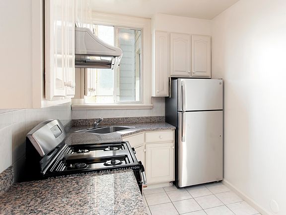 2nd image of 1730 Sacramento St APT 10