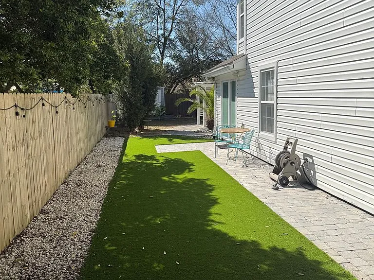 422 Canterbury Ct NW — Photo 33
